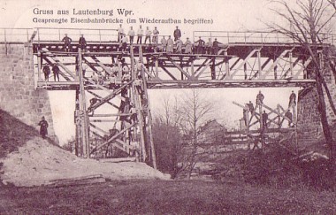 Budowa mostu kolejowego na rzece Wel w Lidzbarku. Karta pocztowa ze zbioru Grzegorza Mrowiskiego.